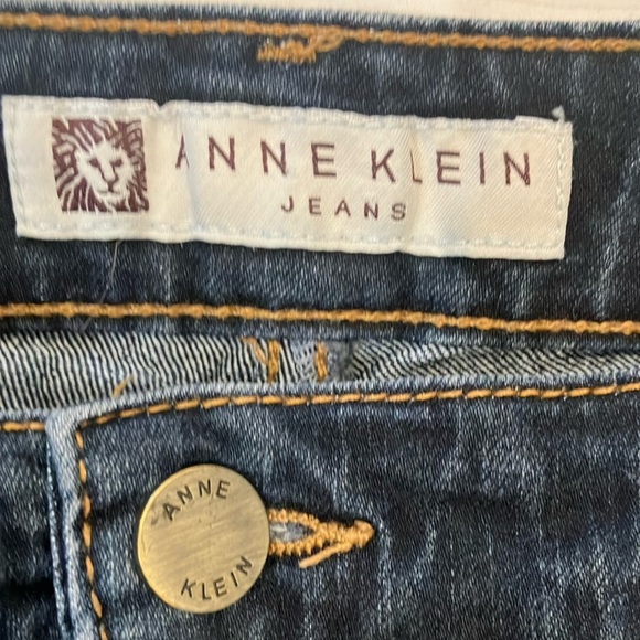 Anne Klein size 6 women’s Blue Straight Leg Jeans in Classic Indigo denim - Picture 2 of 16